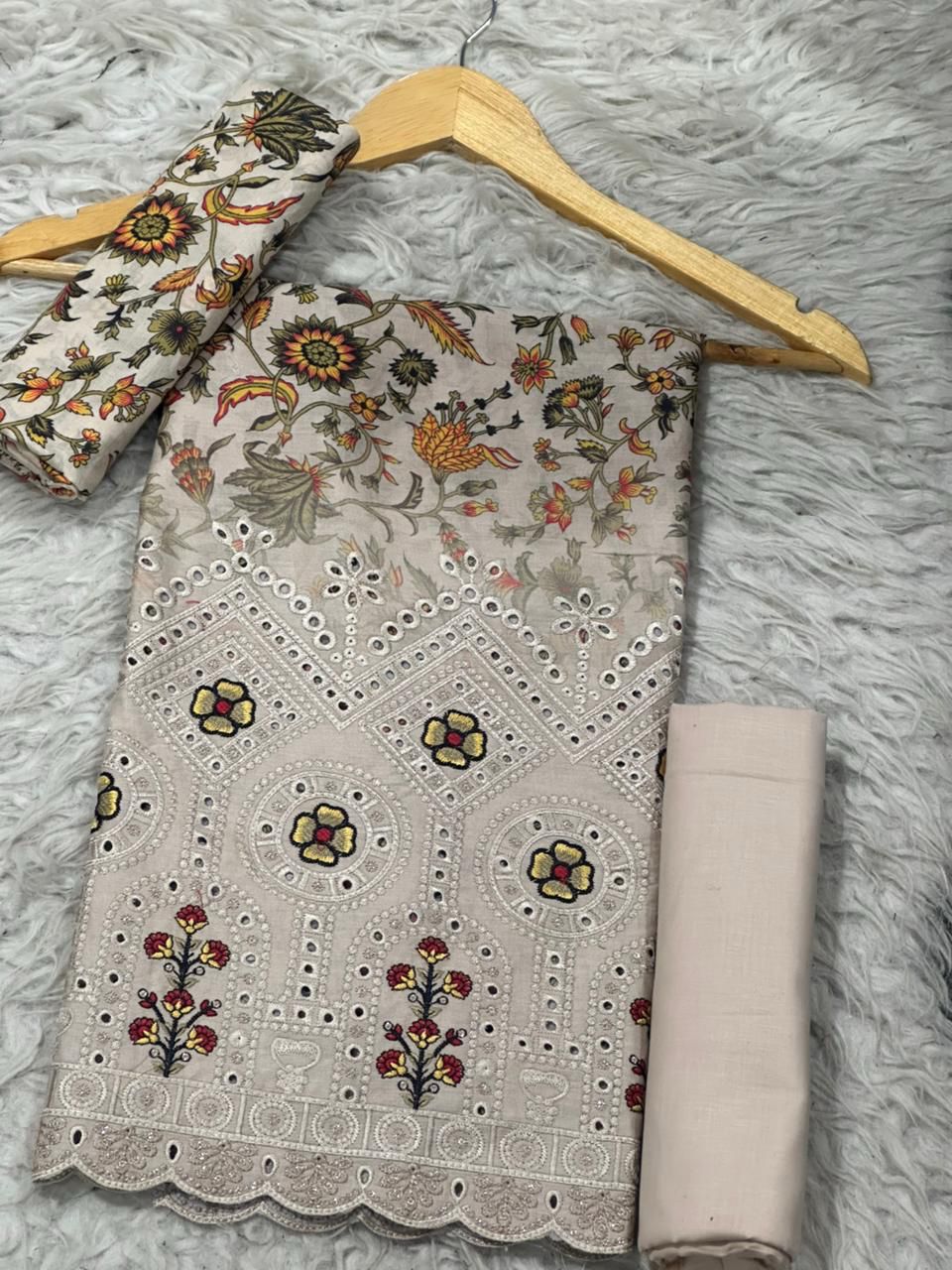 Bint-e-Naaz Orignal 2-Piece Lawn | Chicken Kari Daman