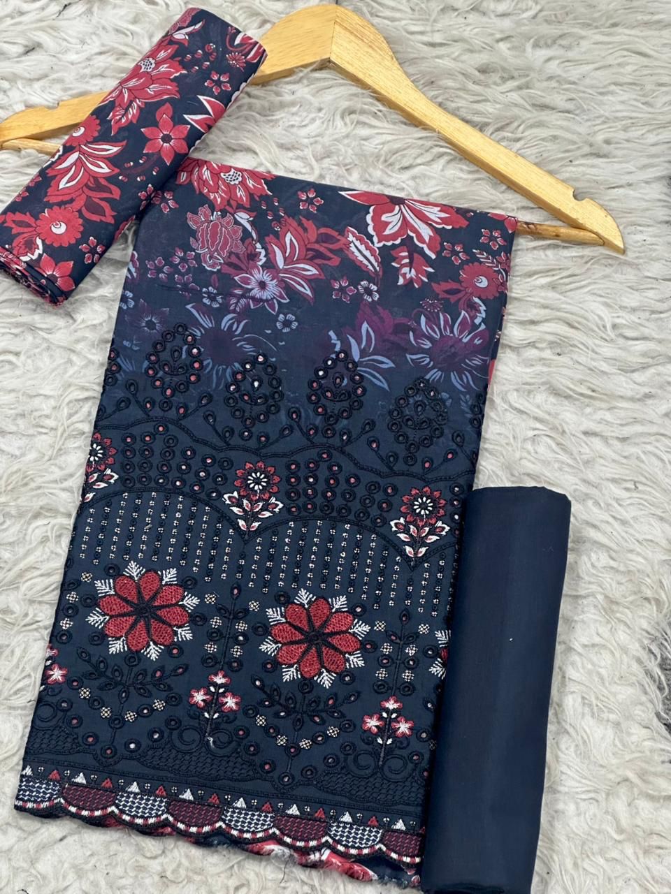 Bint-e-Naaz Orignal 2-Piece Lawn | Chicken Kari Daman