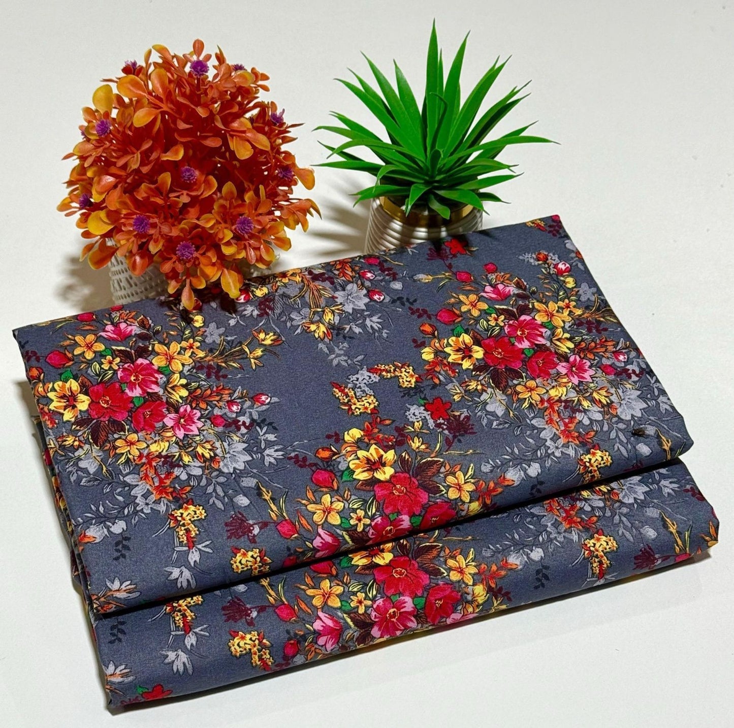 2p unstitched Roma Garments cotton ( color and stuff guaranteed)