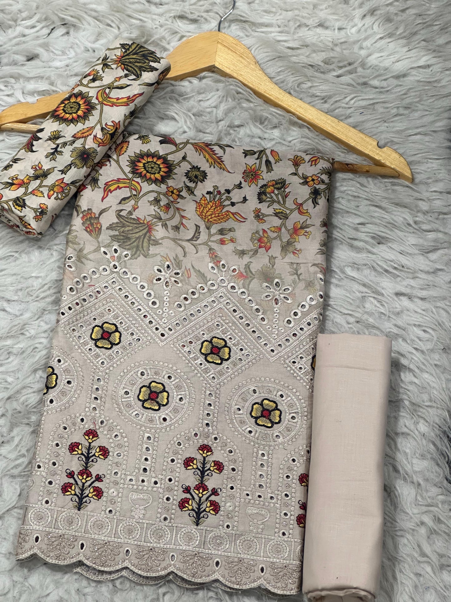 Bint-e-Naaz Orignal 2-Piece Lawn | Chicken Kari Daman