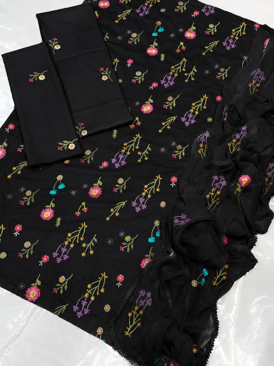 Close-up view of front embroidery and four-side laced bamber dupatta on batik lawn suit